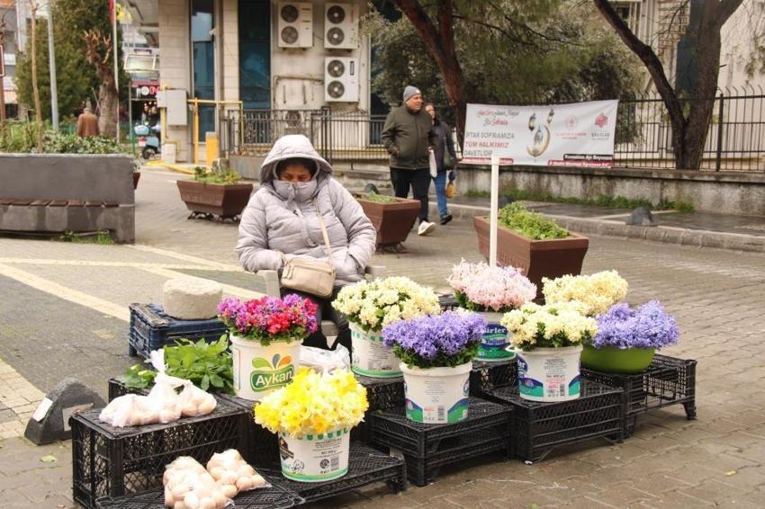 Muğla'da semt pazarında satışa çıktı: Her tezgaha renk katıyor