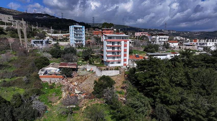 11 gündür muhatap bekliyorlar! İzmir'de bir apartman heyelan kurbanı oldu, ekipler sadece bakıp gitti