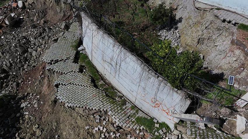 11 gündür muhatap bekliyorlar! İzmir'de bir apartman heyelan kurbanı oldu, ekipler sadece bakıp gitti