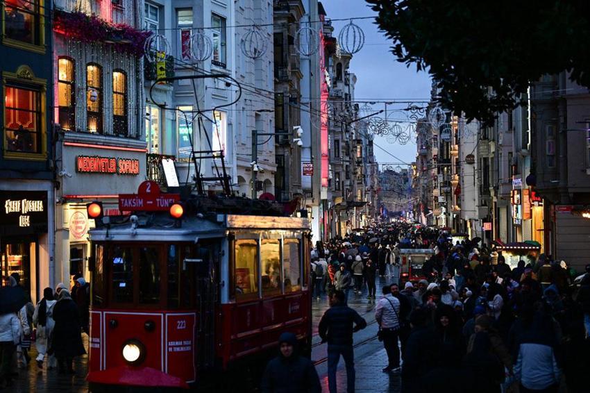 Kar geri dönüyor, kuvvetli yağışlar geliyor! Meteoroloji ve valilik İstanbul başta olmak üzere birçok şehri uyardı