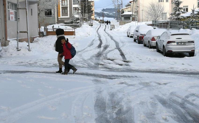 Kar geri dönüyor, kuvvetli yağışlar geliyor! Meteoroloji ve valilik İstanbul başta olmak üzere birçok şehri uyardı