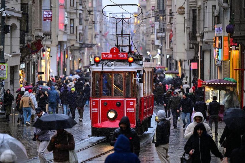Kar geri dönüyor, kuvvetli yağışlar geliyor! Meteoroloji ve valilik İstanbul başta olmak üzere birçok şehri uyardı