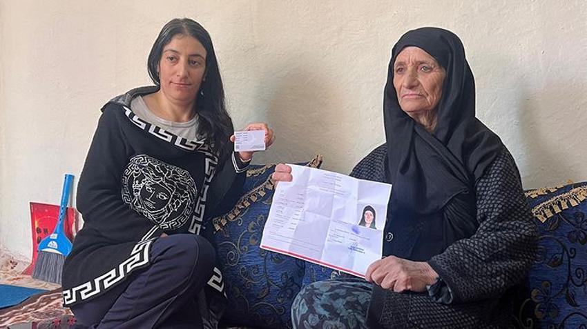Hakkari'de bu aile 40 yıldır vatansız kimlikleri ile yaşıyor: 'Hastaneye gitmeye utanıyoruz, vatandaşlık istiyoruz!'