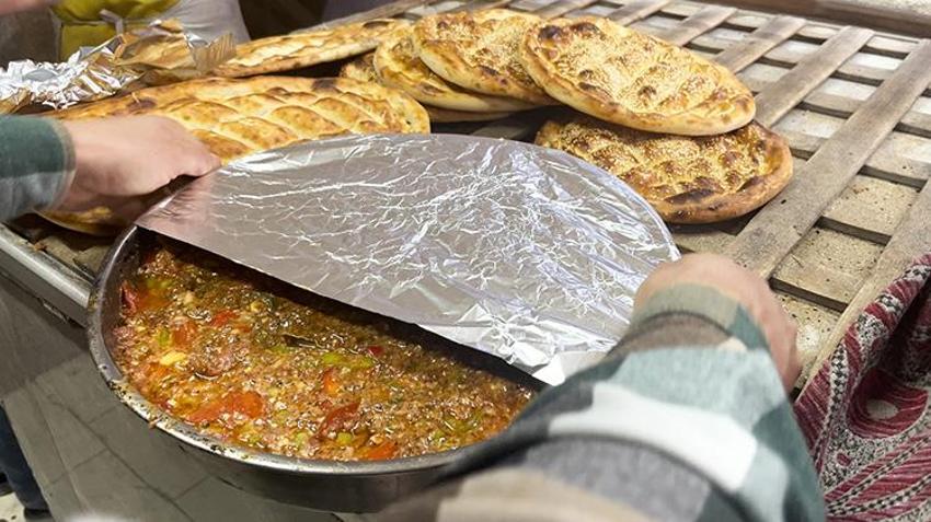 Siirt'te fırıncıların zorlu mesaisi başladı: Ramazan yoğunluğu iki katına çıktı!