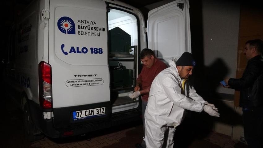 Antalya'da internette tanıştı, 20 yerinden bıçakladı! En değerli eşyasını foseptik çukuruna attı!
