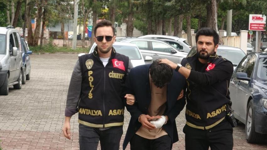 Antalya'da internette tanıştı, 20 yerinden bıçakladı! En değerli eşyasını foseptik çukuruna attı!
