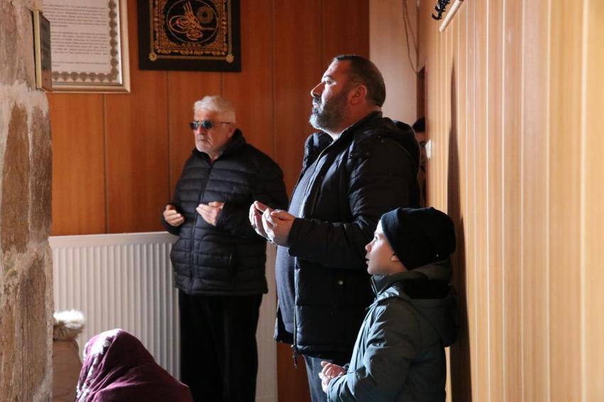 Sivas'ta uçurumun kenarına yapıldı! Ramazan'da vatandaşlar akın ediyor