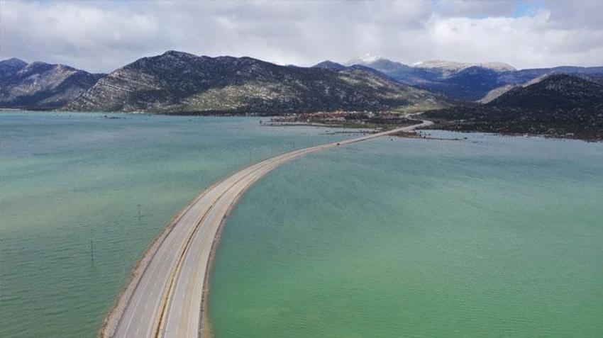 Trafiğe kapatılan yeni Antalya-Konya Karayolu Eynif Ovası'nın son hali dron ile görüntülendi