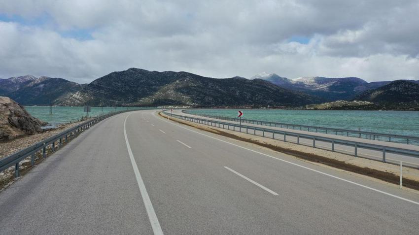 Trafiğe kapatılan yeni Antalya-Konya Karayolu Eynif Ovası'nın son hali dron ile görüntülendi