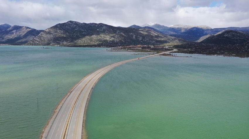 Trafiğe kapatılan yeni Antalya-Konya Karayolu Eynif Ovası'nın son hali dron ile görüntülendi