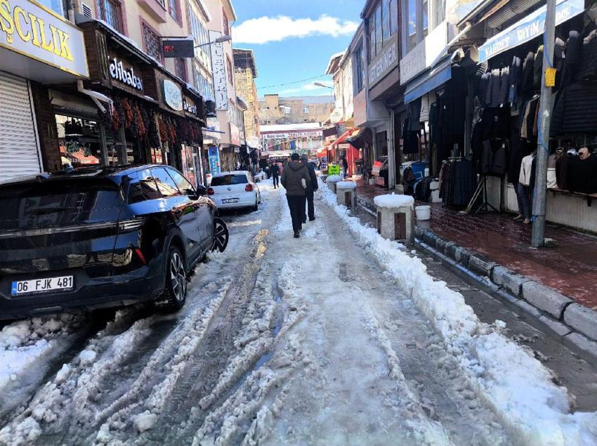 Van’da esnaf ve vatandaşlardan tepki: Ramazan ayında çarşıda yürümek işkenceye döndü