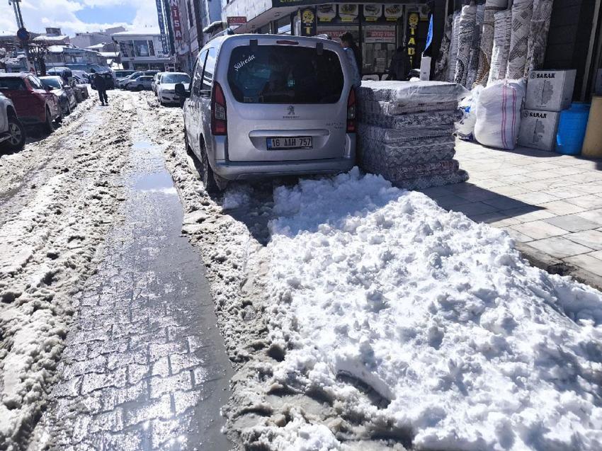 Van’da esnaf ve vatandaşlardan tepki: Ramazan ayında çarşıda yürümek işkenceye döndü