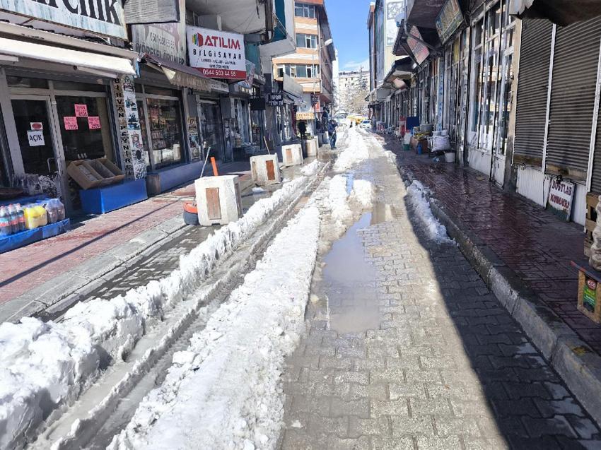 Van’da esnaf ve vatandaşlardan tepki: Ramazan ayında çarşıda yürümek işkenceye döndü