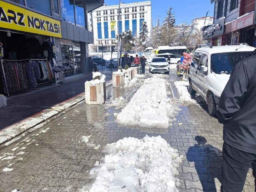 Van’da esnaf ve vatandaşlardan tepki: Ramazan ayında çarşıda yürümek işkenceye döndü