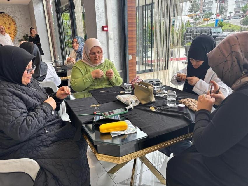Fiyatı otomobillerle yarışıyor! Tek bir seti servet değerinde: İlmek ilmek işleniyor