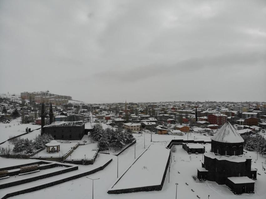 Kars'ta 50 yıl sonra rekor kırıldı! 70 köyde görüldü