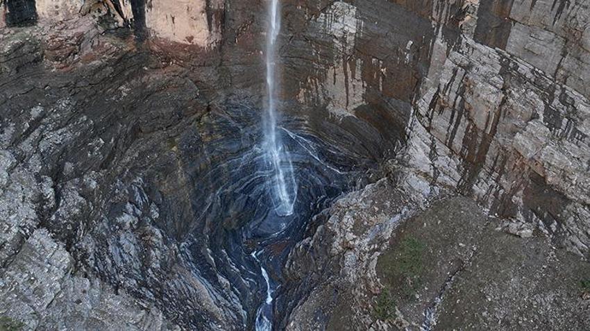 Yılın sadece 1 ayı ortaya çıkıyor: Kayseri’nin 'Görünmez' Şelalesi Uçansu çağlamaya başladı