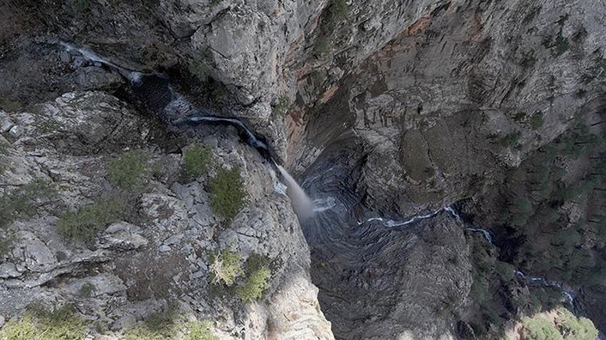 Yılın sadece 1 ayı ortaya çıkıyor: Kayseri’nin 'Görünmez' Şelalesi Uçansu çağlamaya başladı