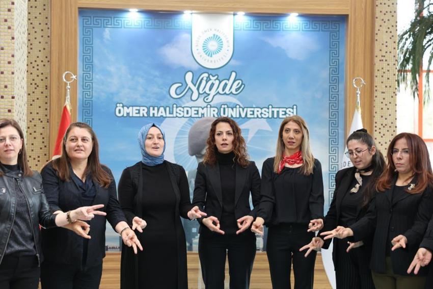 Niğde’de engelsiz kampüs devrimi: Akademisyenler işaret dilini öğrendi!