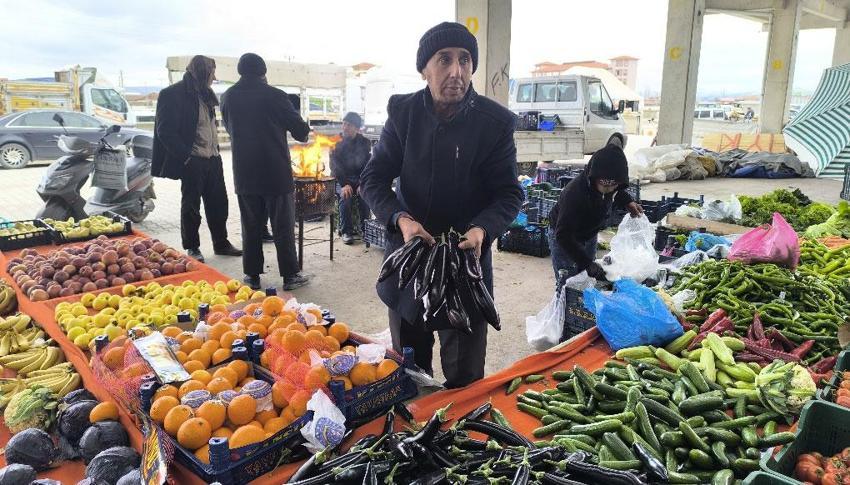 Kar ve sağanak Antalya'yı vurdu patlican fiyatları uçtu: Kilogram fiyatı 80 TL ile 150 TL arasında değişiyor