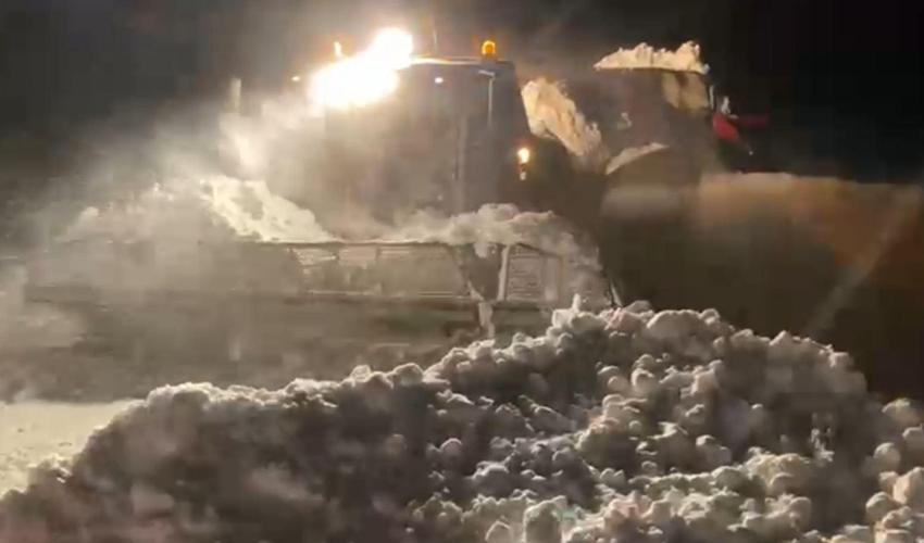Kayseri'de alarm! 2 gündür lapa lapa kar yağıyor, kalınlığı 3 metreyi geçti