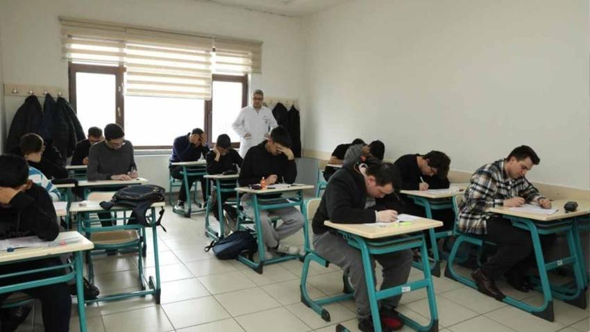 BUGÜN NE SINAVI VAR? 1 Mart 2026 MSÜ Saat Kaçta Başlayıp Kaçta Bitiyor? (Kalem, Silgi Veriliyor mu?)