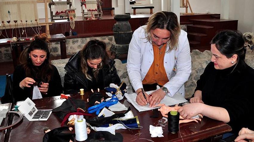 Kars Belediyesi kolları sıvadı! 18 kadın bu işe el attı: Gelecek nesillere aktarılacak