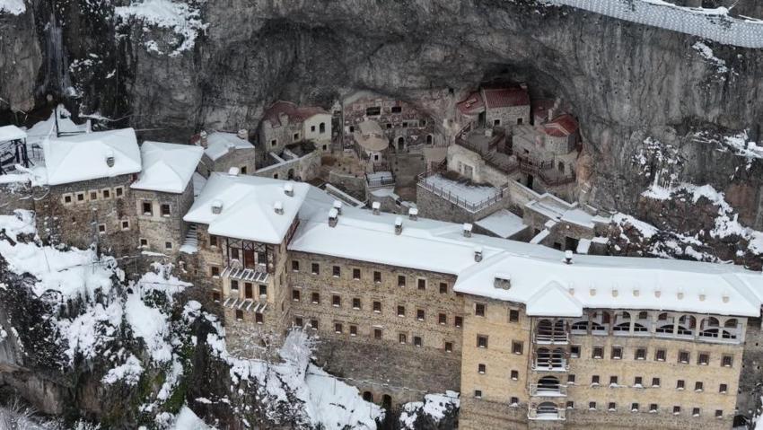 Trabzon'da görenin sesi çıkmıyor! Sümela Manastırı'nda keşfedildi
