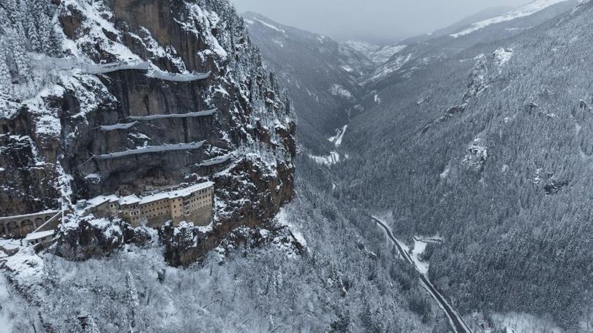 Trabzon'da görenin sesi çıkmıyor! Sümela Manastırı'nda keşfedildi