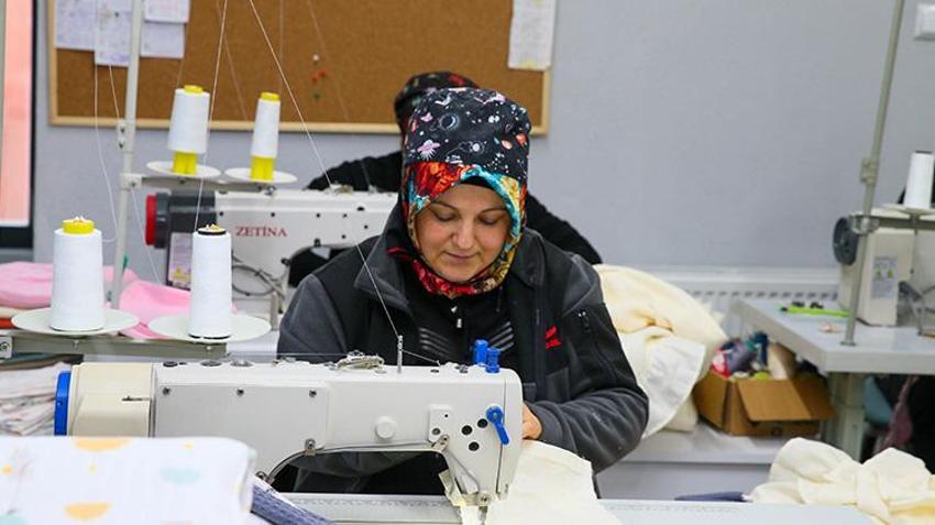 Kadın girişimci evinin bir odasında üretmeye başladı! Siparişlere yetişemeyince atölye açıp 11 personel işe aldı