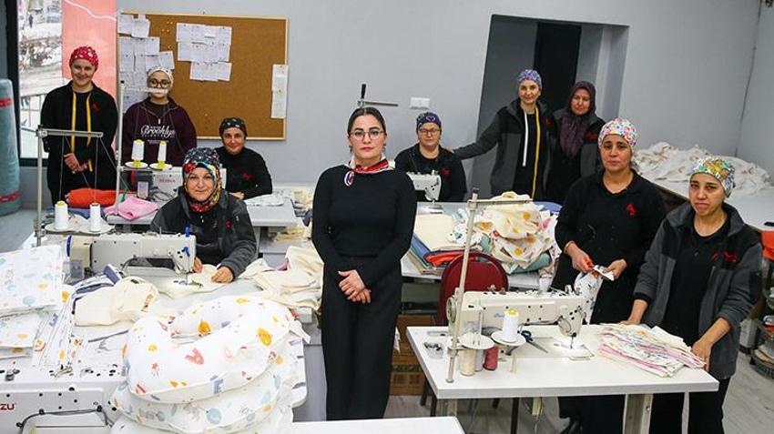 Kadın girişimci evinin bir odasında üretmeye başladı! Siparişlere yetişemeyince atölye açıp 11 personel işe aldı