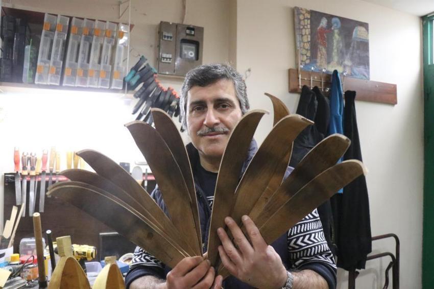 Sakaryalı usta tam 34 yıldır bu işi yapıyor: Çırak bulamayınca oğluna öğretmeye başladı!