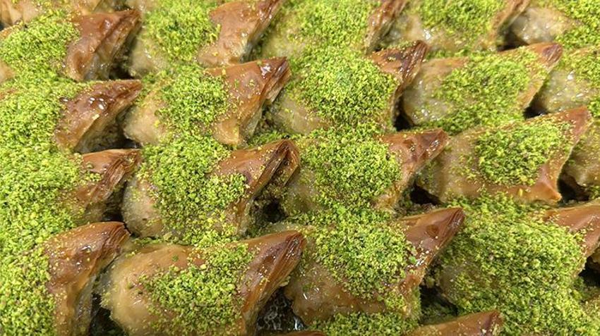 Yalova’da Ramazan mesaisi 12 saate çıktı! İftardan sonra talep patladı: Baklavanın saf hali için Urfa ve Antep hattı kuruldu!