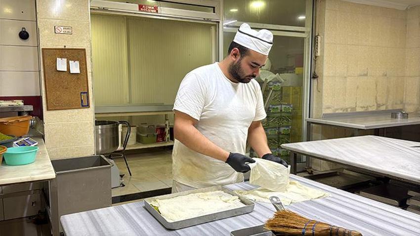 Yalova’da Ramazan mesaisi 12 saate çıktı! İftardan sonra talep patladı: Baklavanın saf hali için Urfa ve Antep hattı kuruldu!