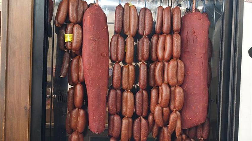 Kayseri pastırmasında Ramazan yoğunluğu! Satışlar tavan yaptı, esnafın yüzü gülüyor