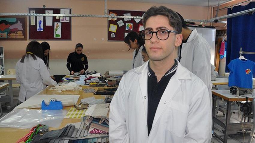 Çöpe gidecekti, seccade oldu! Bayındırlı liseli gençlerden Ramazan sürprizi