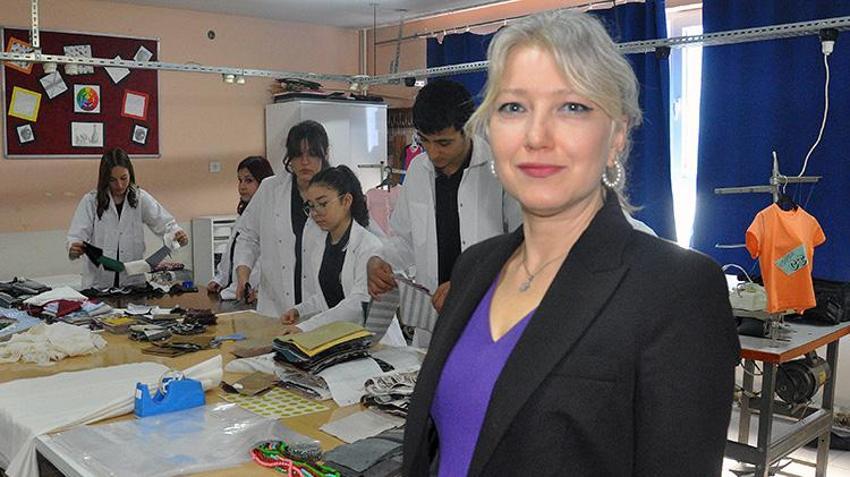 Çöpe gidecekti, seccade oldu! Bayındırlı liseli gençlerden Ramazan sürprizi