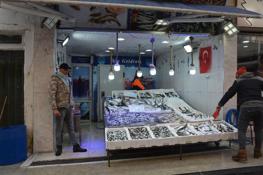 Ramazan bereketi balık tezgahlarına yansıdı! İşte hamsinin kilo fiyatı