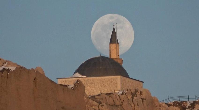 Van'ın 2 bin 700 yıllık simgesinde görsel şölen oluştu