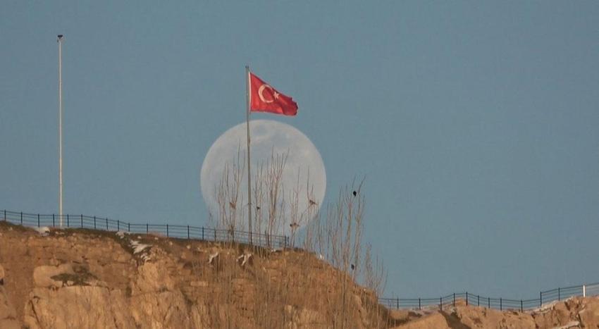 Van'ın 2 bin 700 yıllık simgesinde görsel şölen oluştu