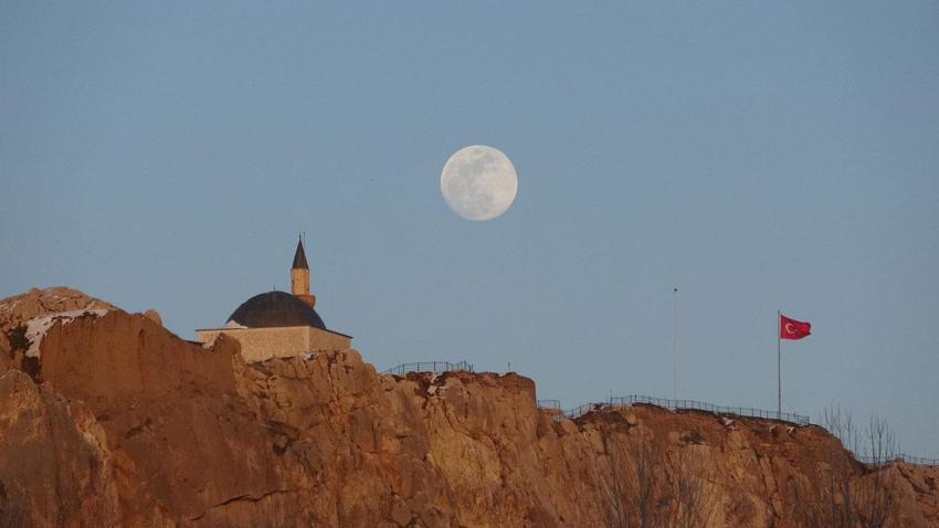 Van'ın 2 bin 700 yıllık simgesinde görsel şölen oluştu
