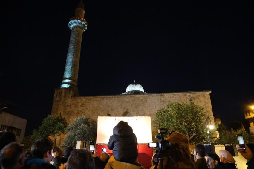 Adana Kozan'da binlerce kişi aynı sofrada: 7 asırlık tarihi çarşıda Ramazan ruhu yeniden canlandı
