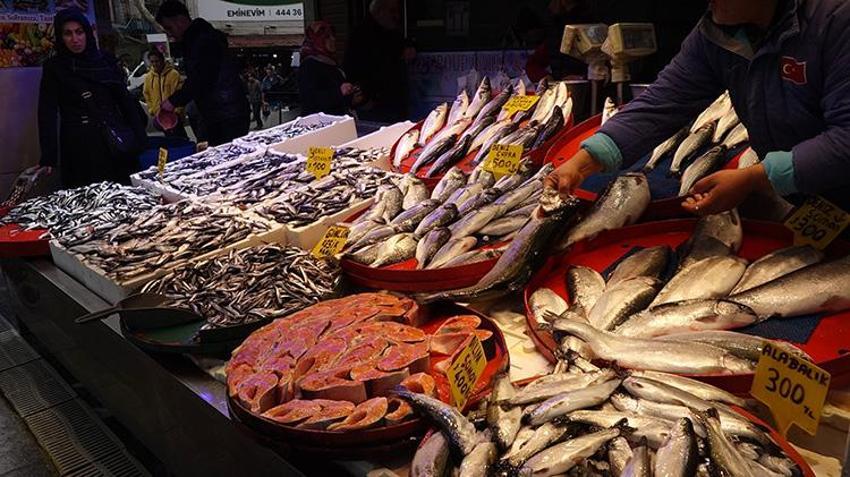 Trabzon’da iftarın gözdesi hamsi ve istavrit oldu: Kilosu 100 TL!