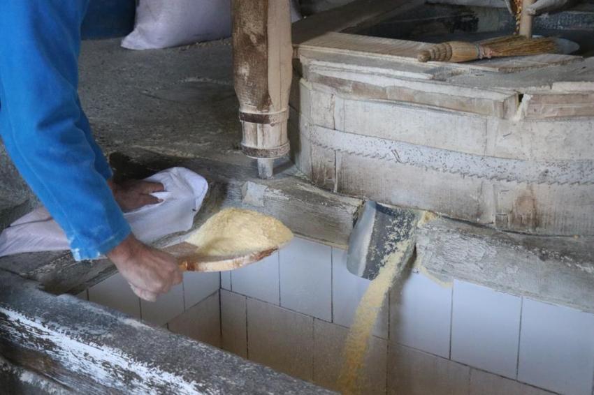 Sakarya'da 6 kuşaktır aynı aile çalıştırıyor, 1500 yıldır durmuyor! Para yerine unla ödeme yapılıyor