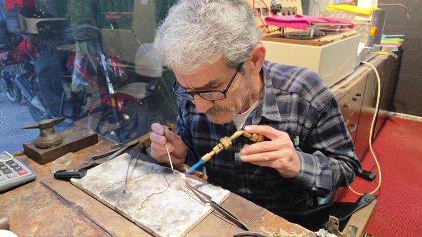 35 yıldır servet değerindeki mücevherleri tamir ediyor! Bir hata milyonları götürebilir