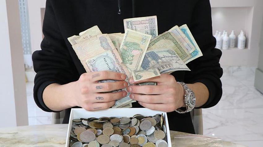 10 yaşında merakla başladığı iş 17'sinde kendisine miras kaldı! Dedesinden kalan koleksiyonunu dünya paralarıyla büyütüyor!