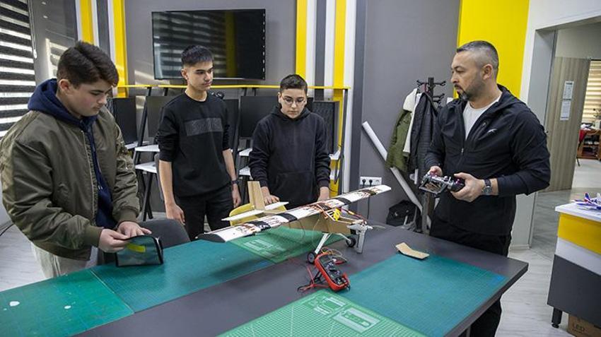 Savunma Sanayine Bolu’dan büyük destek: Uçağın kanadındaki titreşimi elektriğe çevirdiler!