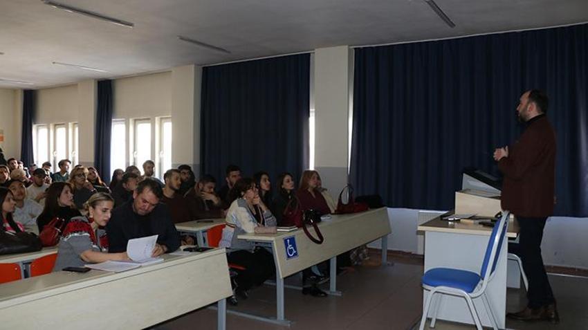 Karı koca sınava girdiler: Kayseri'de 27 yıldır evli çift, üniversitede sıra arkadaşı oldu!