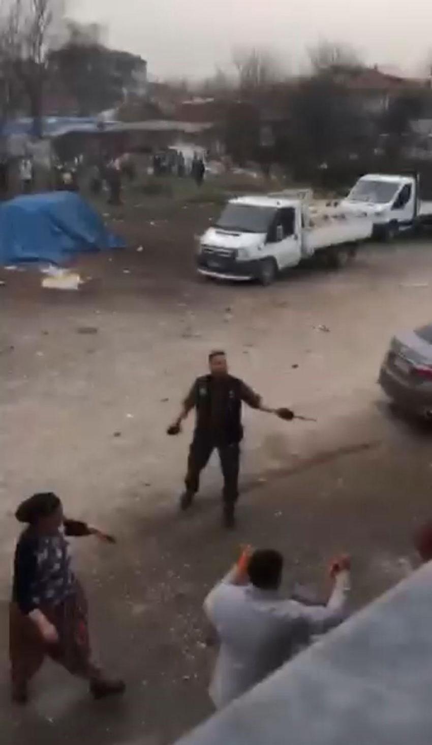 Sakarya Erenler'de hareketli dakikalar: Firariyi vermemek için polise direndiler
