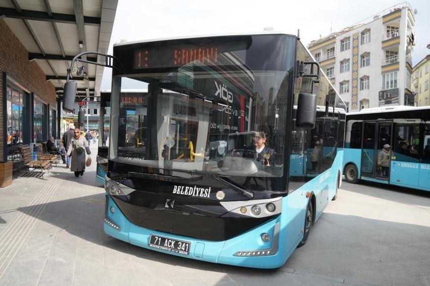 Traktörü bıraktı, belediye otobüsünün direksiyonuna geçti: Şehrin ilk kadın şoförü oldu!